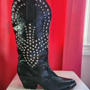 Reba McEntire black cowboy boots with silver studs